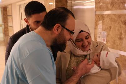 Yeni doğan bebek 79 günde 4 ağır ameliyat geçirerek hayata tutundu