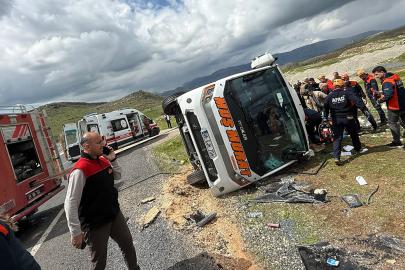 Yolcu otobüsü devrildi: 1 ölü, 13 yaralı