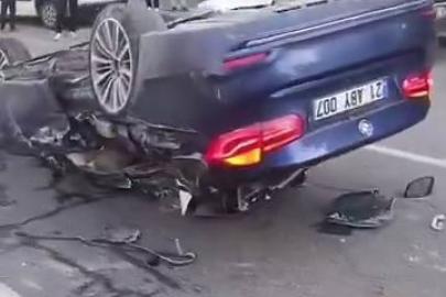 Zincirleme kaza: Bir araç takla attı, 2 kişi yaralandı