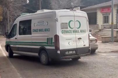 Bıçaklı saldırıya uğrayan genç hayatını kaybetti