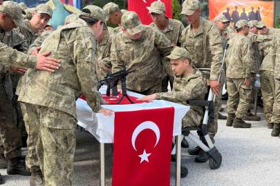 Bir günlüğüne asker olmanın gururunu yaşadılar