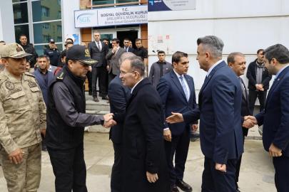 Bozdağ ve vekiller, Birecik’e çıkarma yaptı