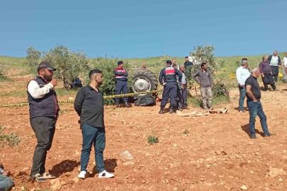 Devrilen traktörün sürücüsü hayatını kaybetti