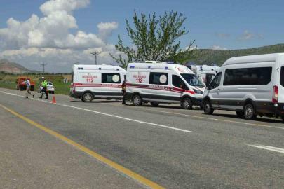 İki otomobil çarpıştı: 9 yaralı