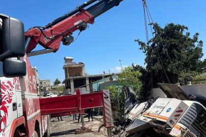 İş makinesi devrildi