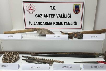 Kaçak kazı yapan 2 şahsı jandarma yakaladı