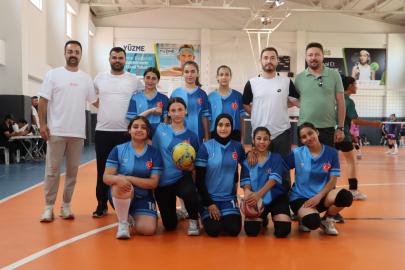 Karaköprü’de voleybol turnuvasında heyecan sürüyor