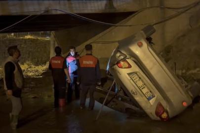 Otomobil köprüden su kanalına uçtu: 3 yaralı