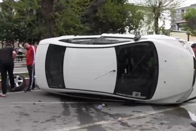Otomobil refüje çarptı: 3 yaralı