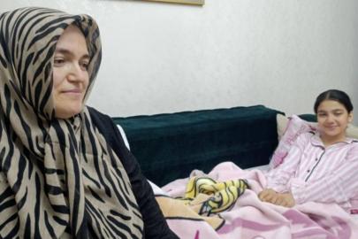 Sanayi sitesinin seyyar berberi, esnafı dükkan dükkan gezerek tıraş ediyor