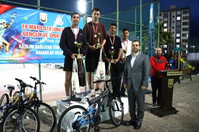 Şanlıurfa’da Ödüllü Tenis Turnuvası finalle sona erdi