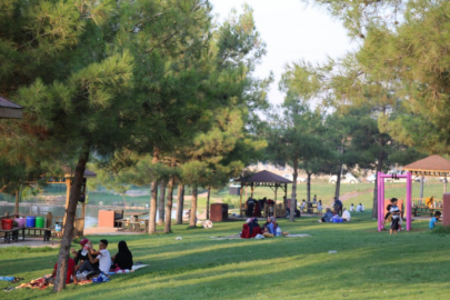 Şanlıurfalılar baharın tadını parklarda çıkarıyor