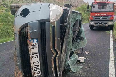 Takla atan hafif ticari araçta bulunan 3 kişi yaralandı